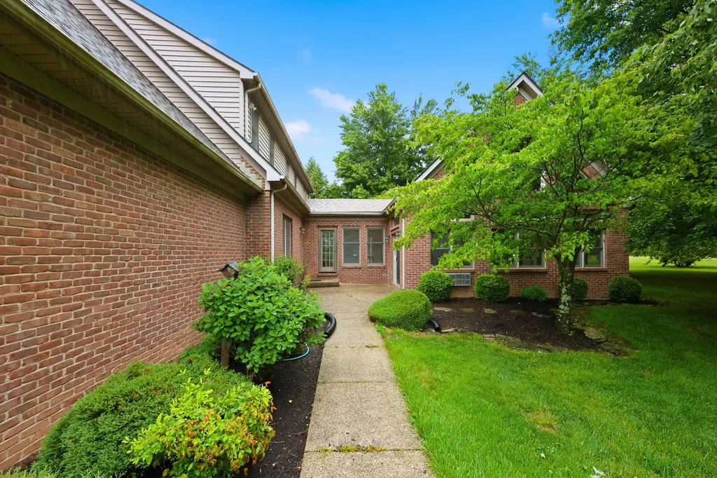 150 Club Lane Versailles KY 40383