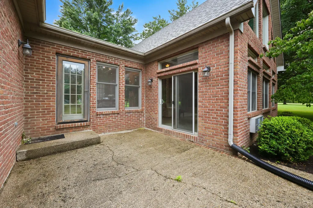 150 Club Lane Versailles KY 40383