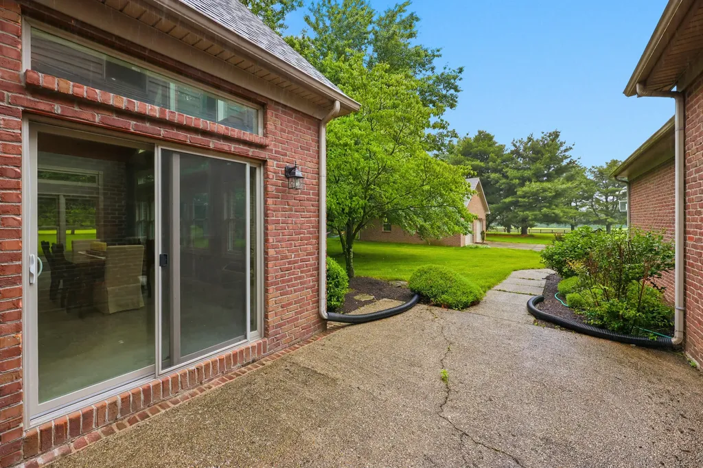 150 Club Lane Versailles KY 40383