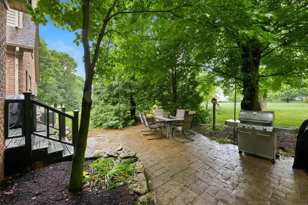 150 Club Lane Versailles KY 40383
