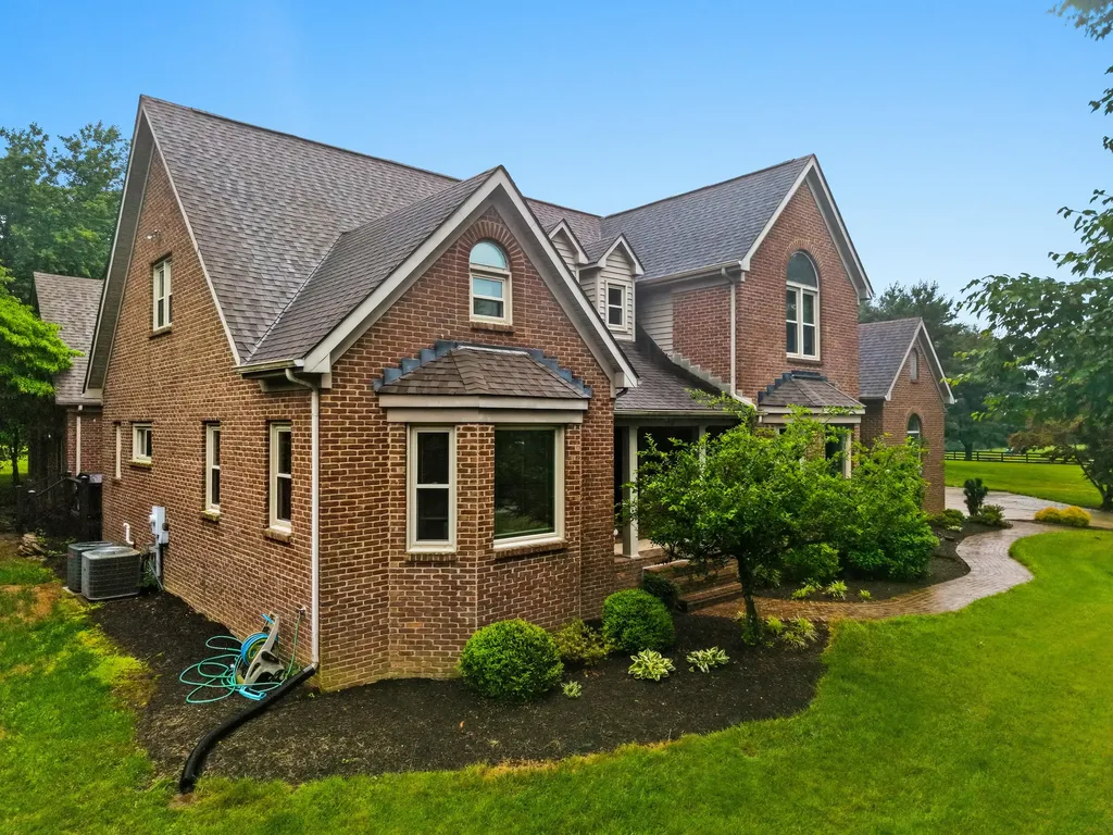 150 Club Lane Versailles KY 40383
