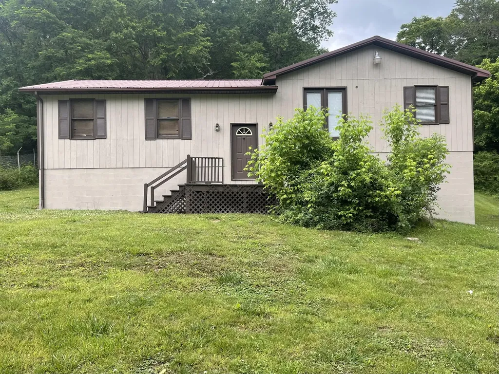 504 A J Gray Cemetery Road Flat Lick KY 40935