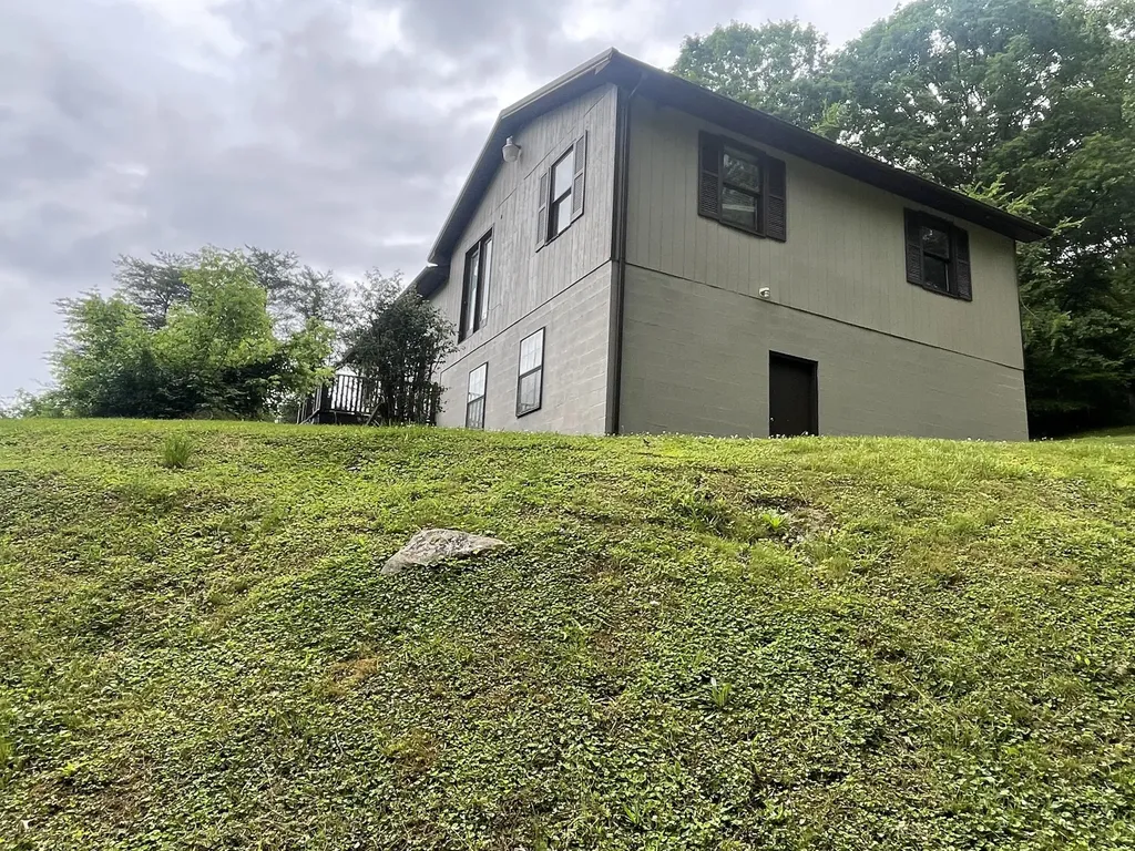 504 A J Gray Cemetery Road Flat Lick KY 40935