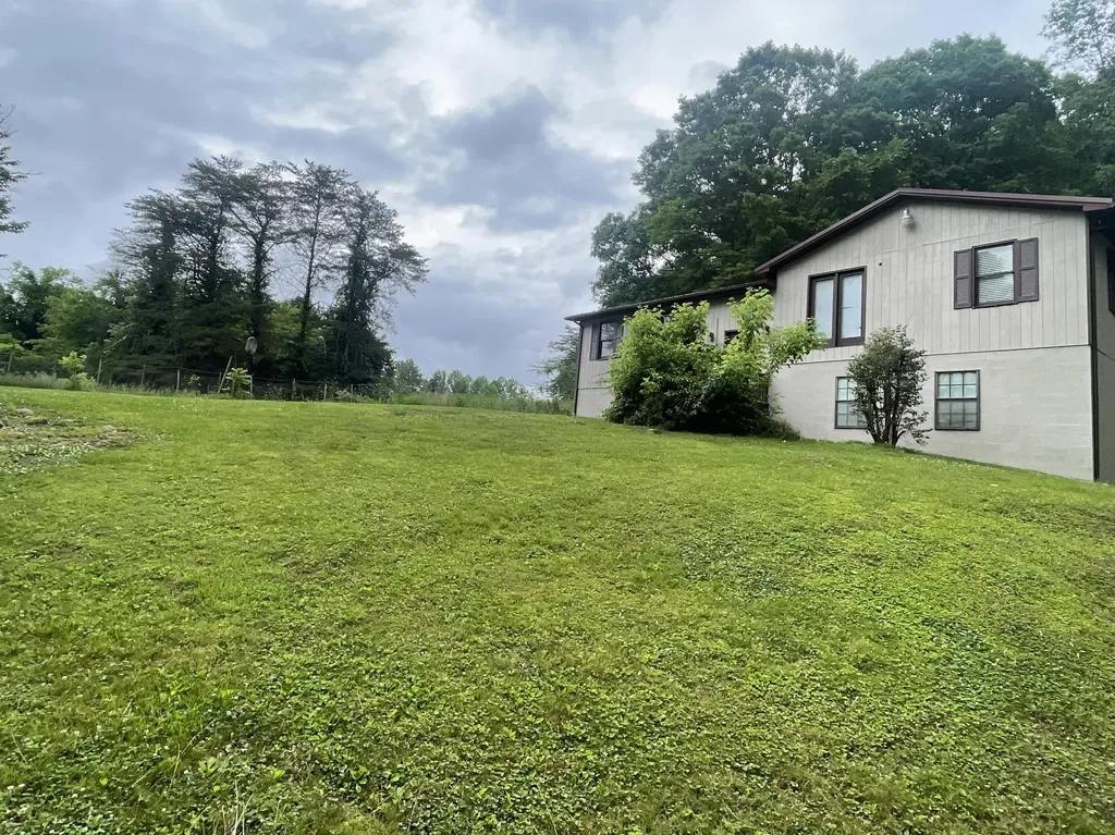 504 A J Gray Cemetery Road Flat Lick KY 40935