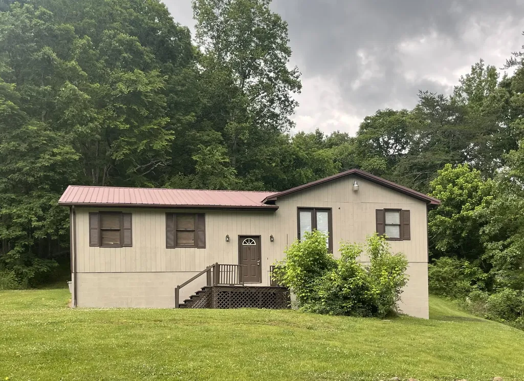 504 A J Gray Cemetery Road Flat Lick KY 40935