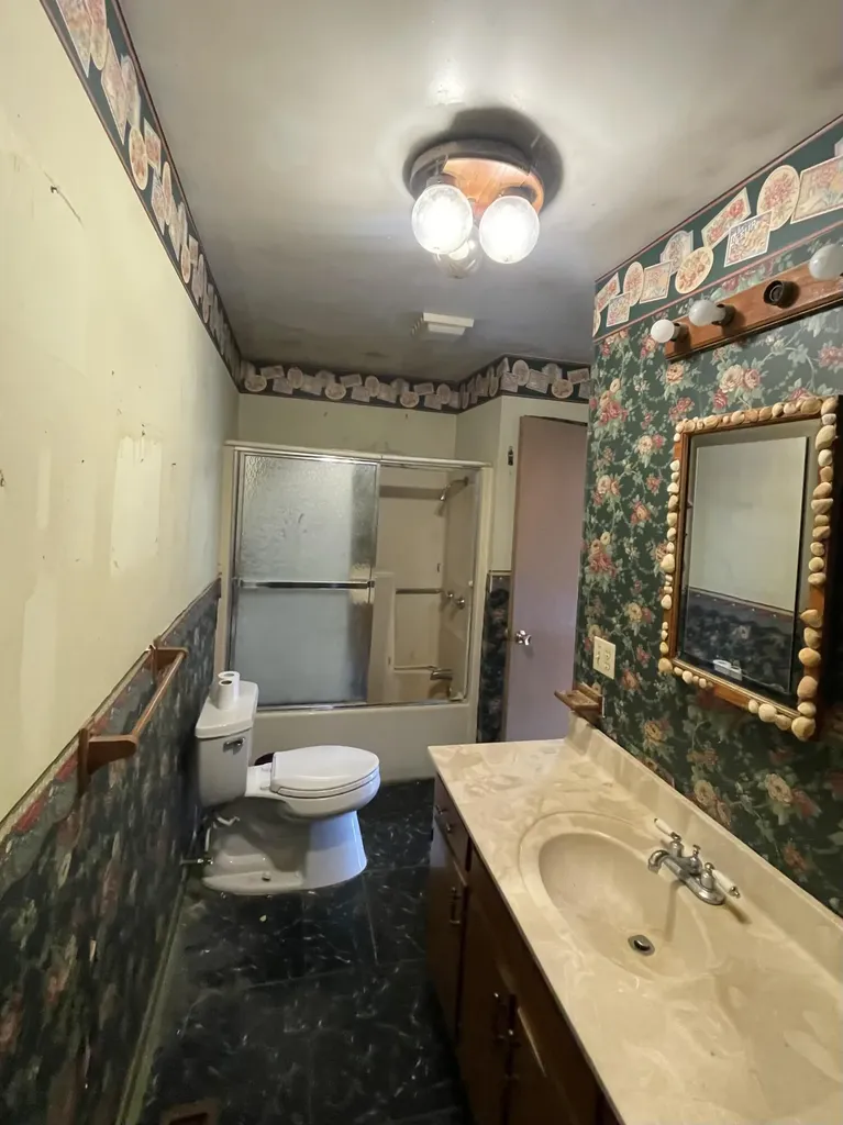 504 A J Gray Cemetery Road Flat Lick KY 40935