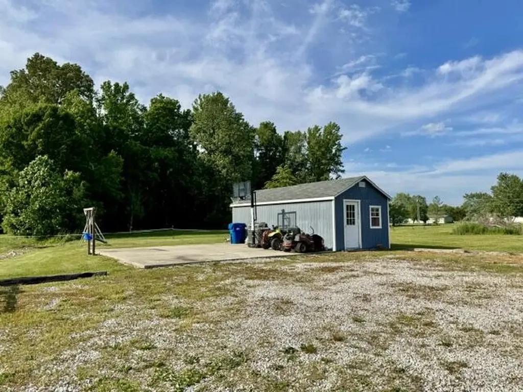 716 Old Midland Trail Salt Lick KY 40371