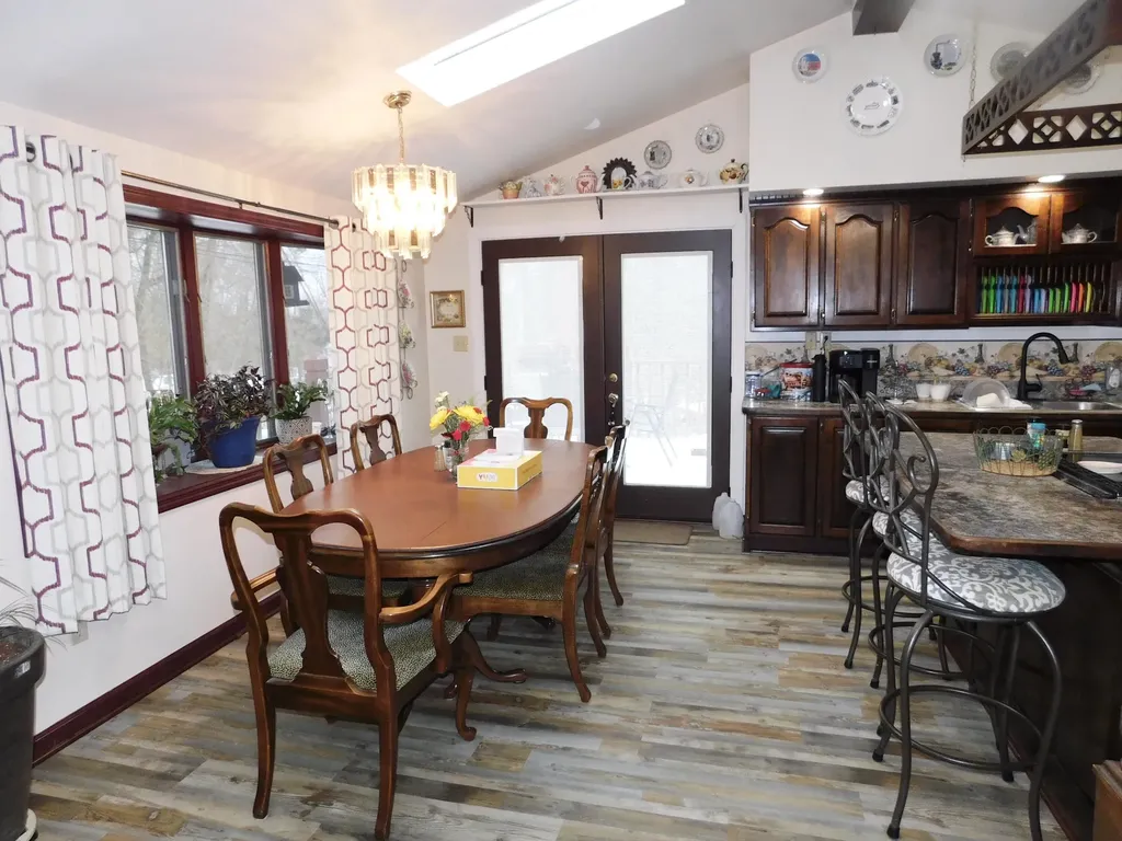 2035 Doe Creek Road Irvine KY 40336