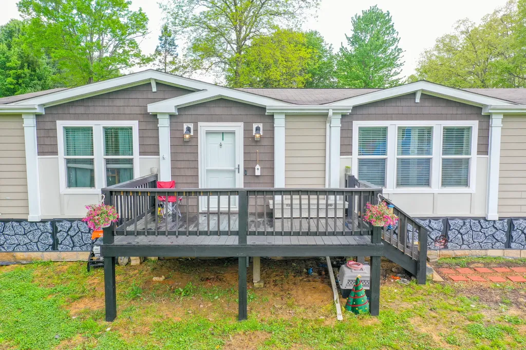 6989 W Laurel Road London KY 40741