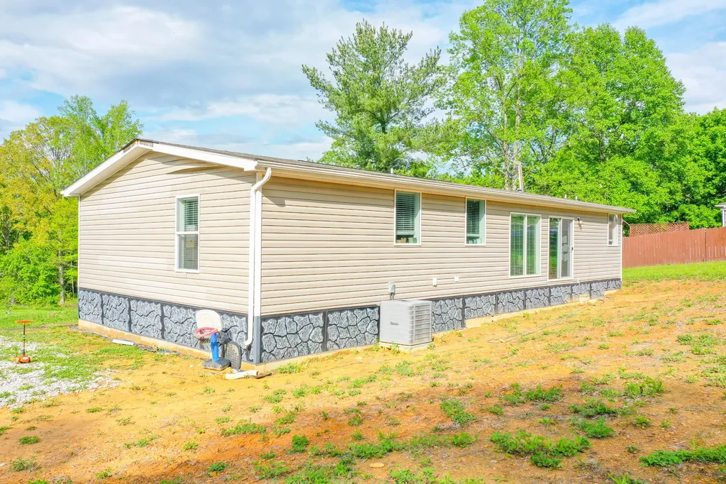 6989 W Laurel Road London KY 40741