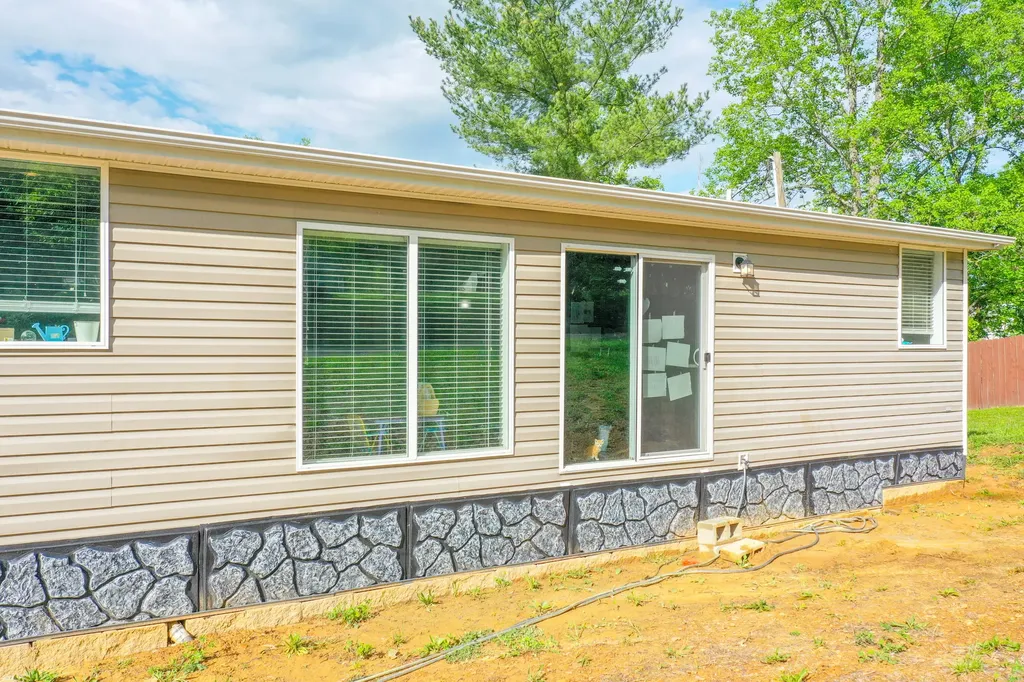 6989 W Laurel Road London KY 40741