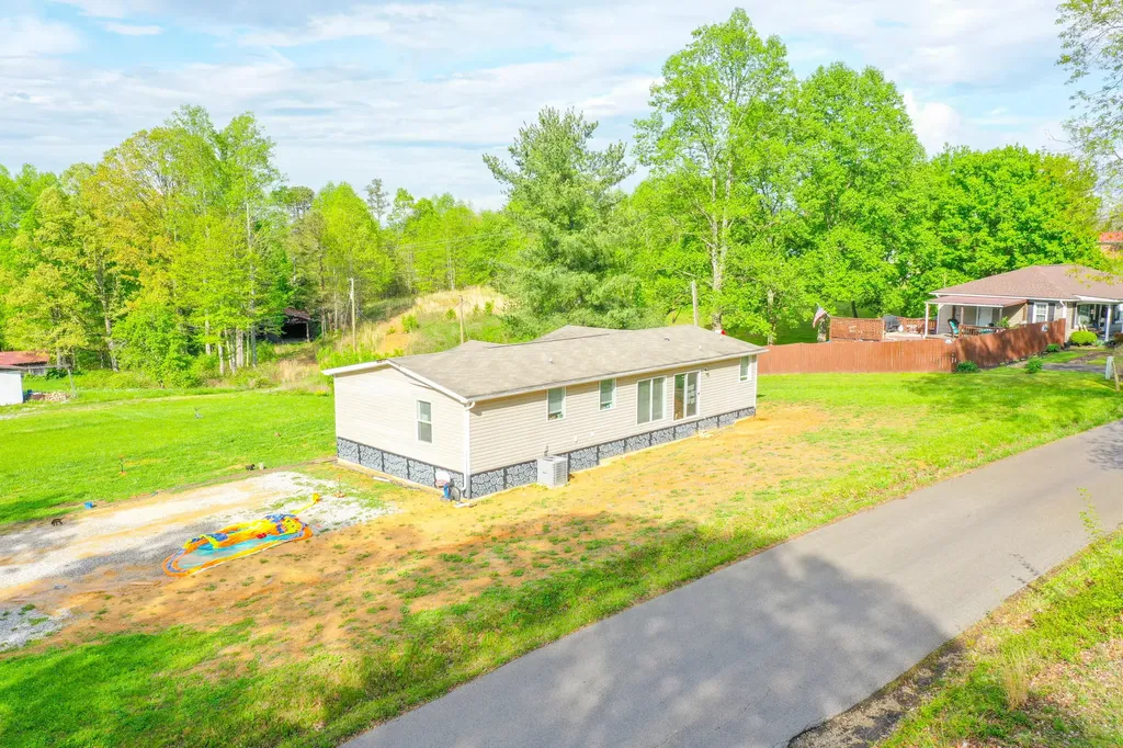 6989 W Laurel Road London KY 40741