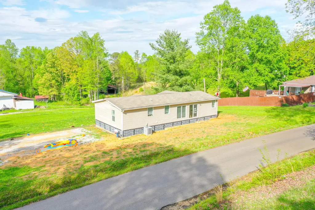 6989 W Laurel Road London KY 40741