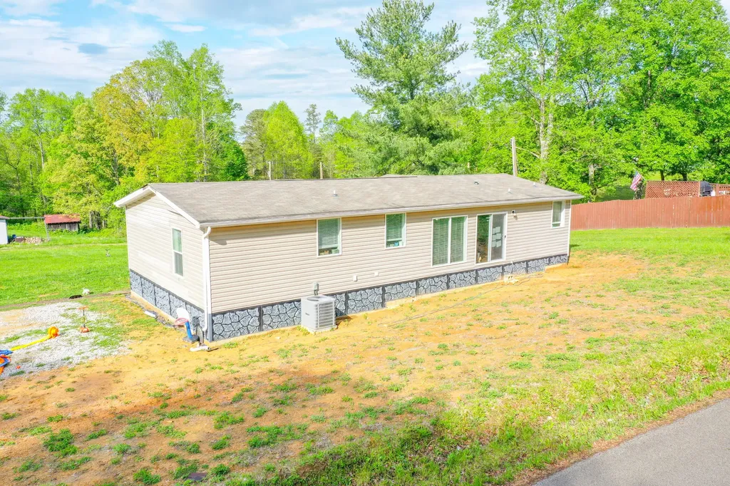 6989 W Laurel Road London KY 40741
