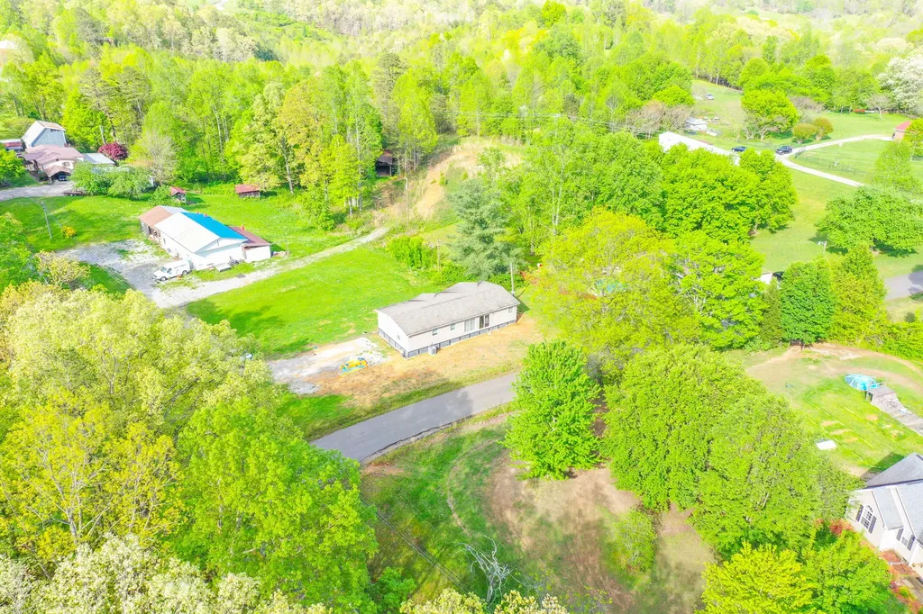 6989 W Laurel Road London KY 40741