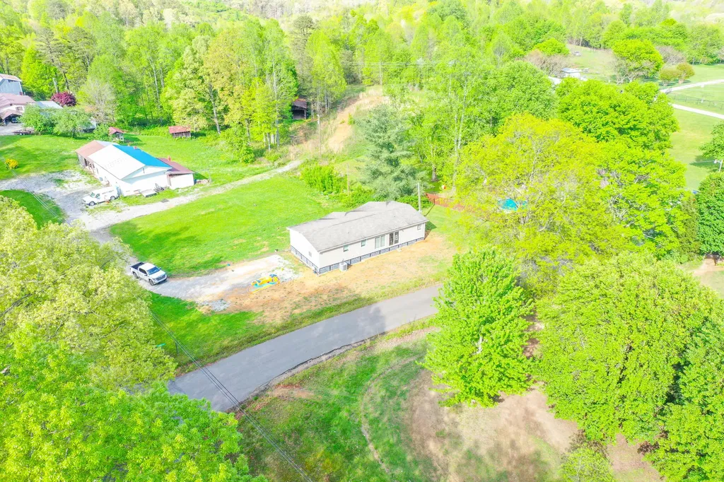 6989 W Laurel Road London KY 40741