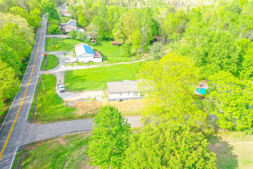 6989 W Laurel Road London KY 40741
