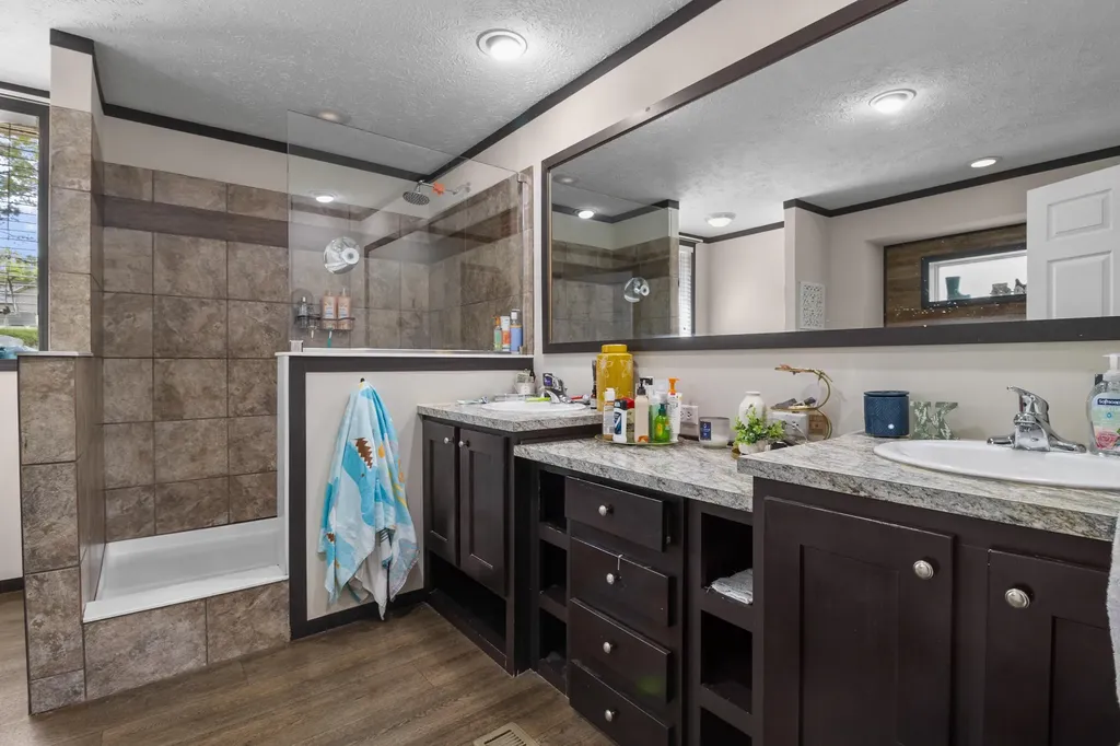 6989 W Laurel Road London KY 40741