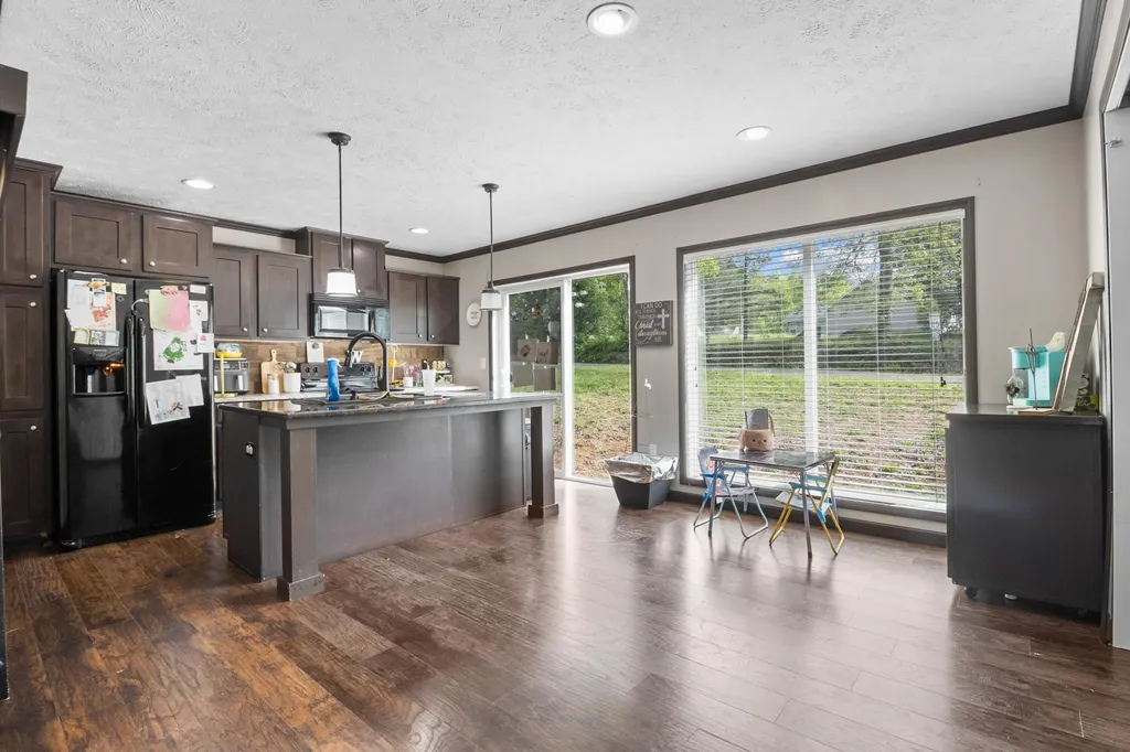 6989 W Laurel Road London KY 40741