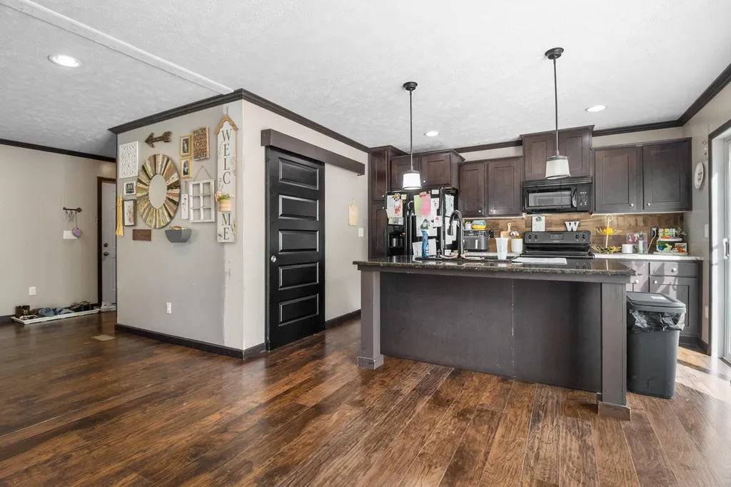 6989 W Laurel Road London KY 40741