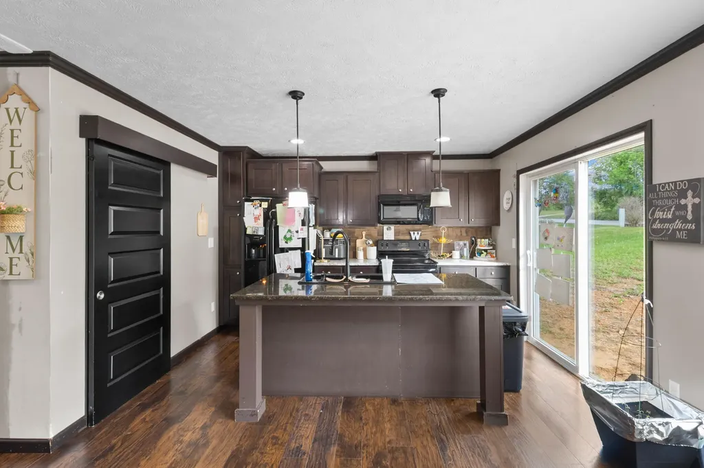 6989 W Laurel Road London KY 40741
