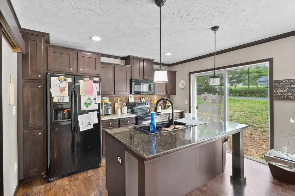 6989 W Laurel Road London KY 40741