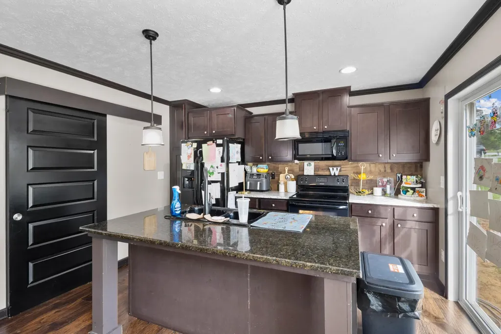 6989 W Laurel Road London KY 40741