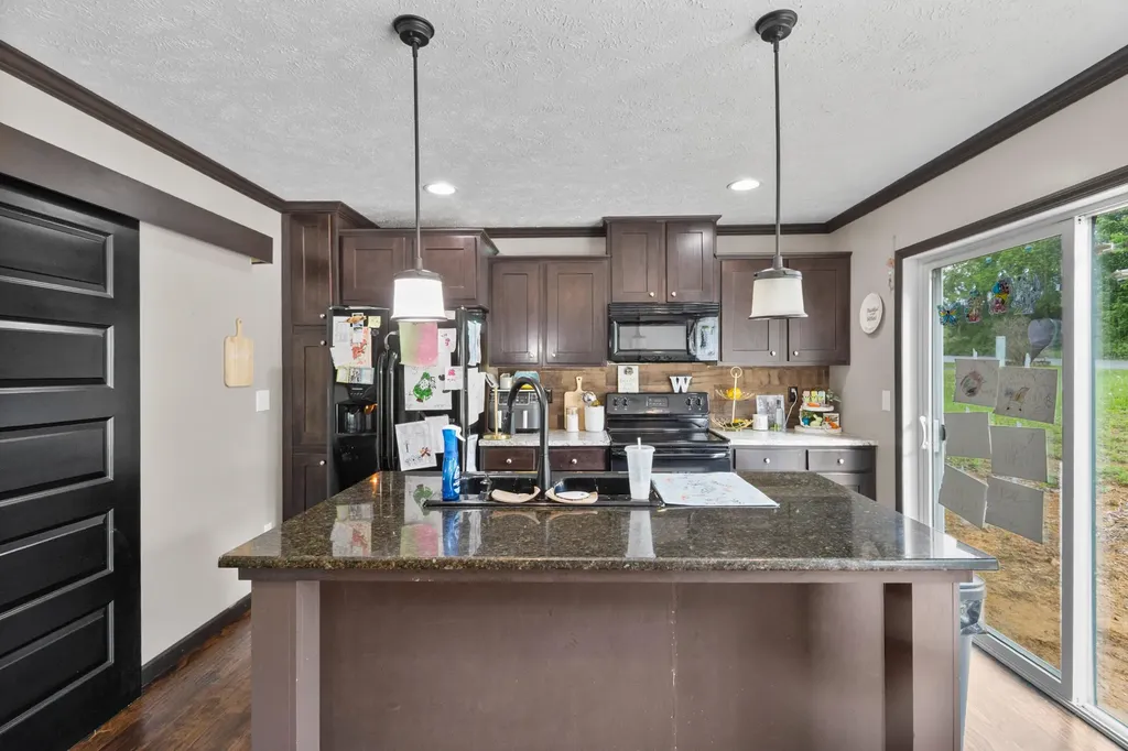 6989 W Laurel Road London KY 40741