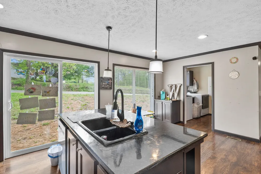 6989 W Laurel Road London KY 40741