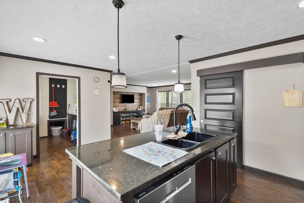6989 W Laurel Road London KY 40741