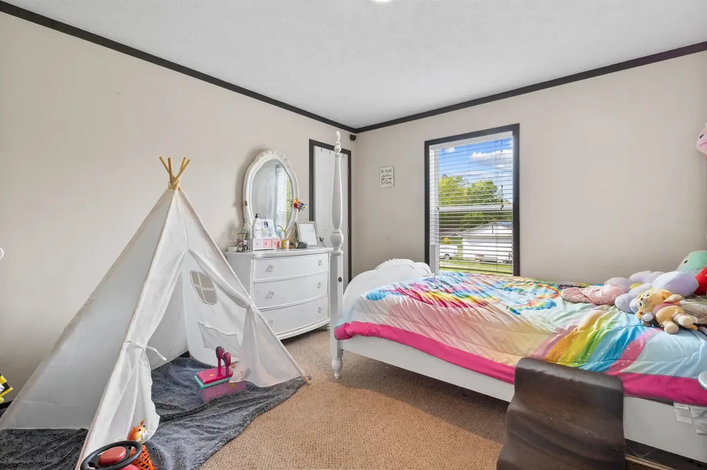 6989 W Laurel Road London KY 40741