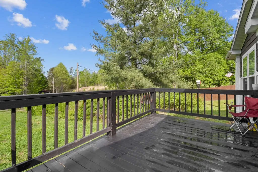 6989 W Laurel Road London KY 40741