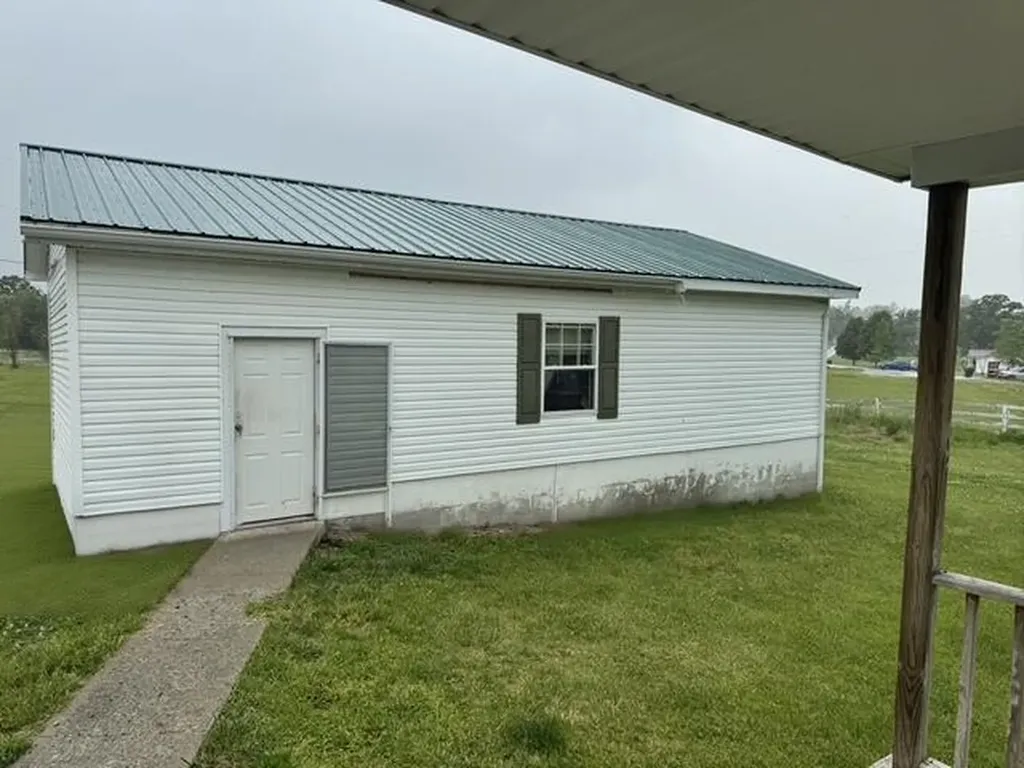 335 Beechburg Road Flemingsburg KY 41041