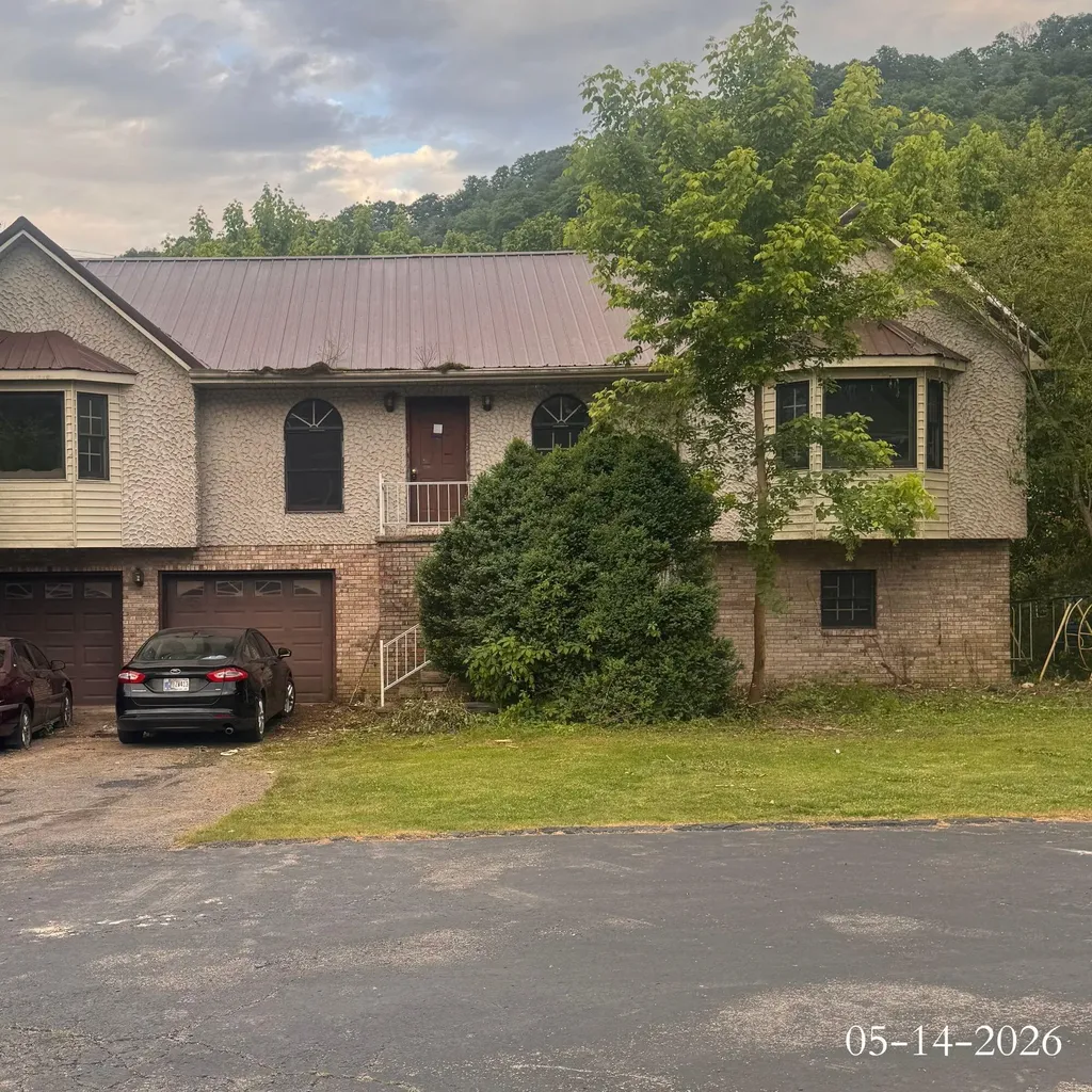 174 1st St Fox Harold KY 41635