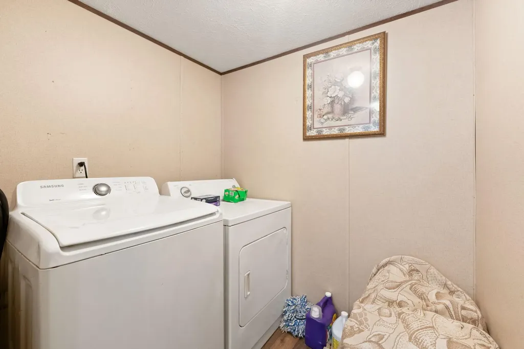 215 Lakeview Avenue Burnside KY 42519