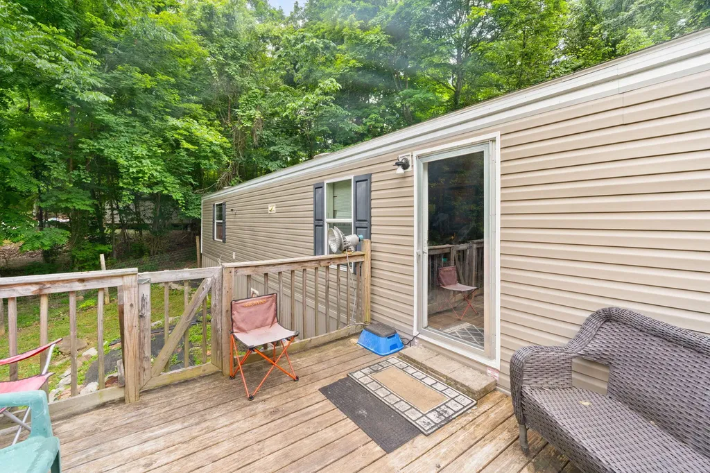 215 Lakeview Avenue Burnside KY 42519