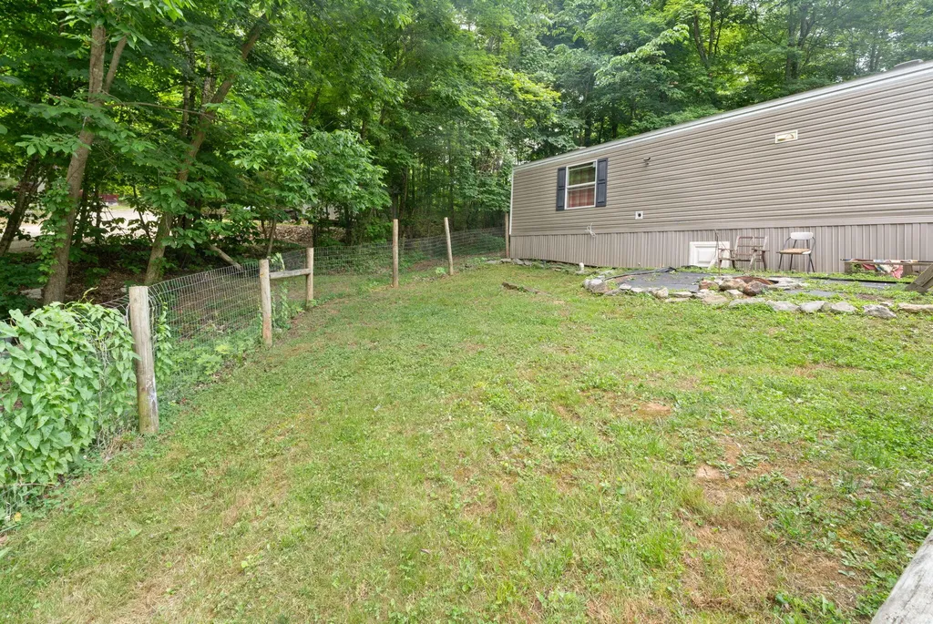 215 Lakeview Avenue Burnside KY 42519