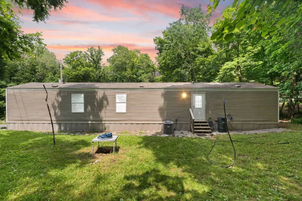 215 Lakeview Avenue Burnside KY 42519