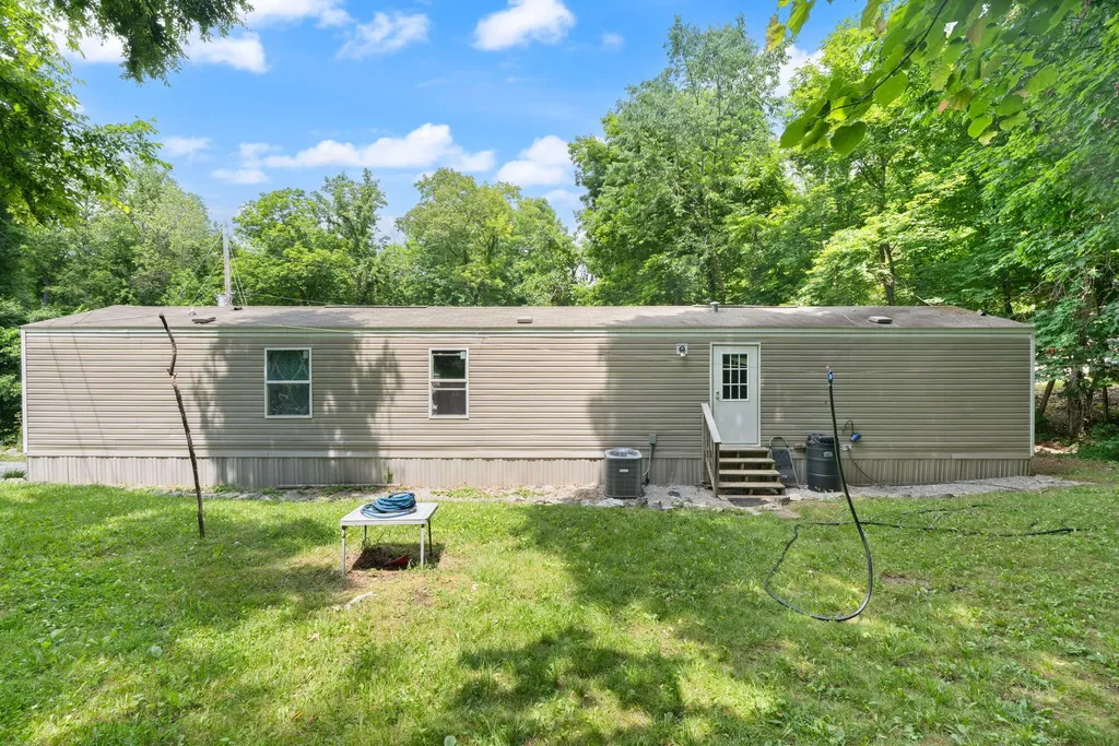 215 Lakeview Avenue Burnside KY 42519