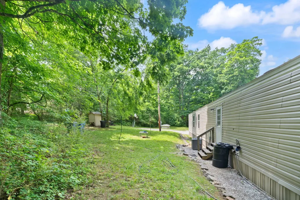 215 Lakeview Avenue Burnside KY 42519