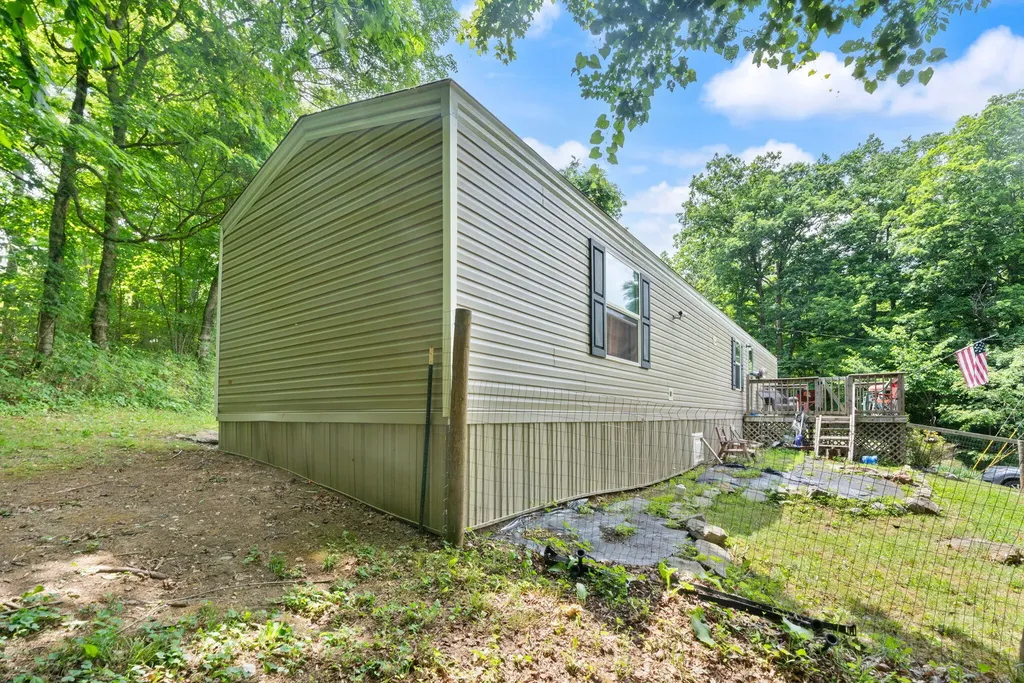 215 Lakeview Avenue Burnside KY 42519