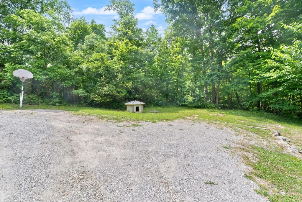 215 Lakeview Avenue Burnside KY 42519