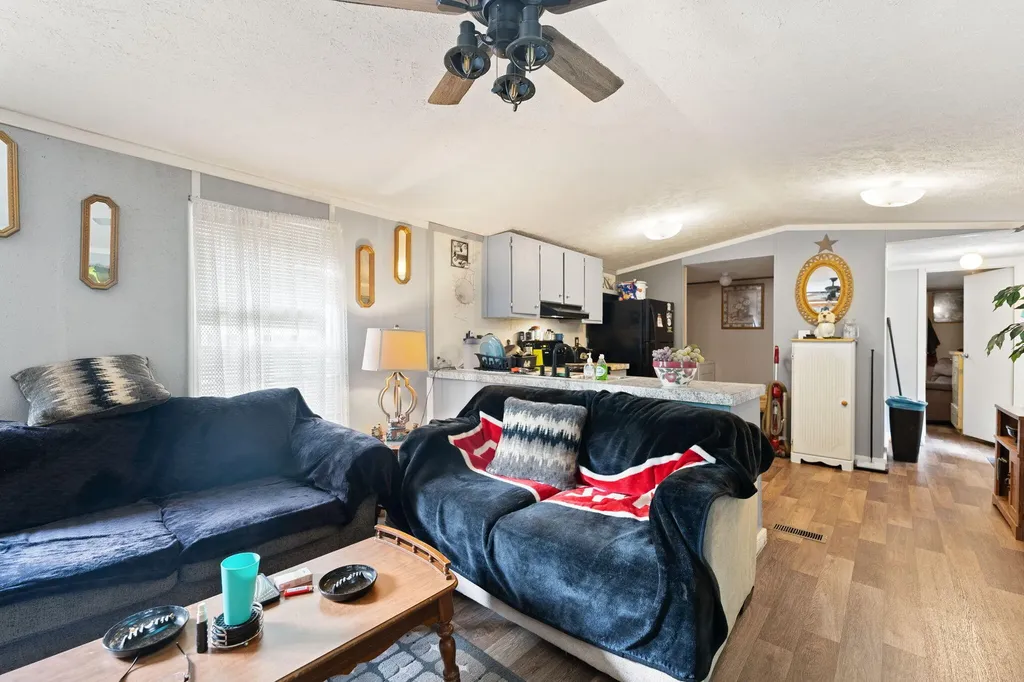 215 Lakeview Avenue Burnside KY 42519
