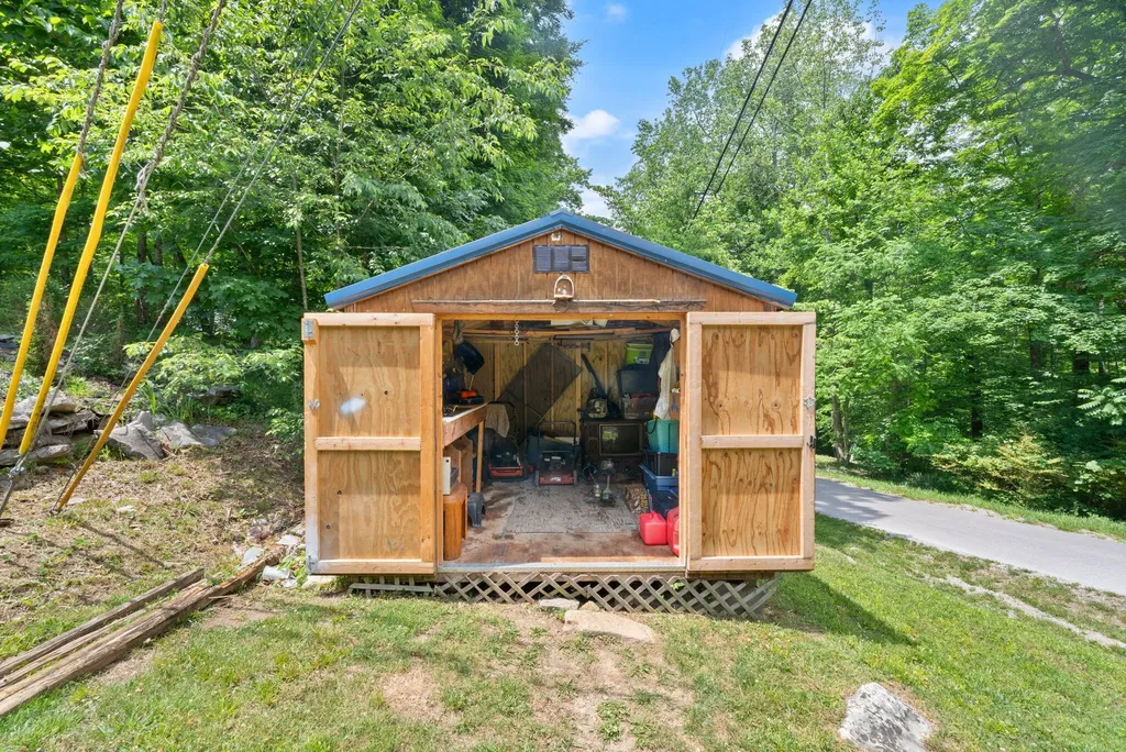 215 Lakeview Avenue Burnside KY 42519
