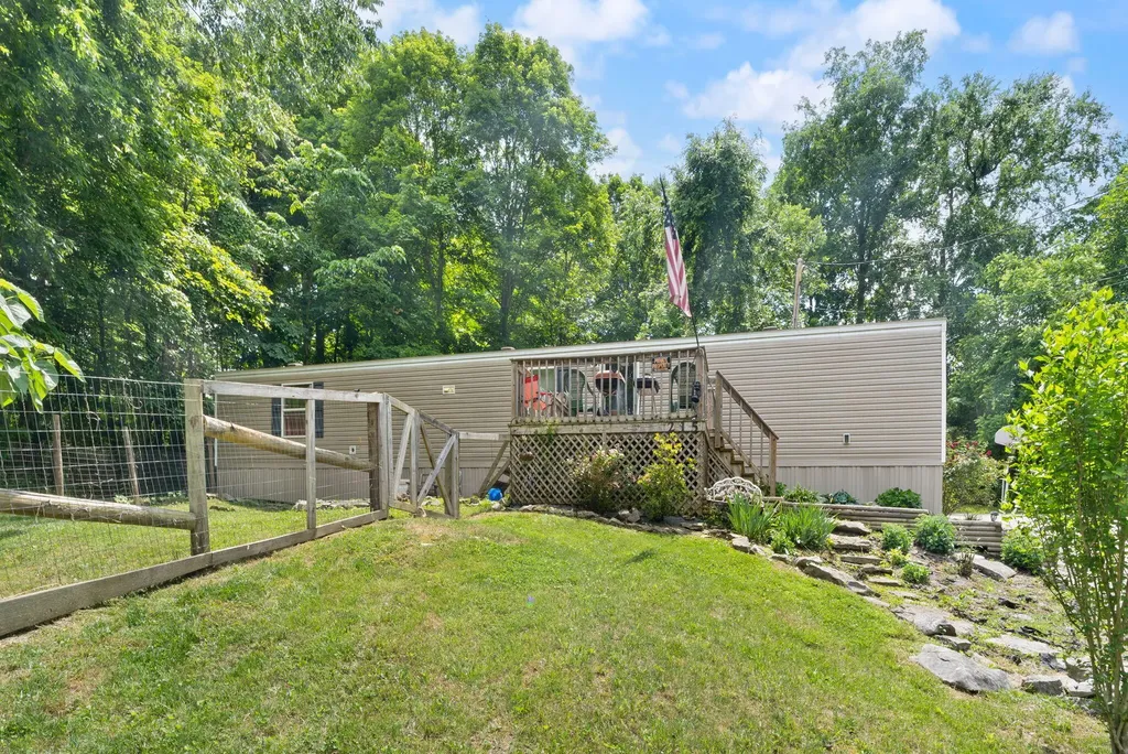 215 Lakeview Avenue Burnside KY 42519