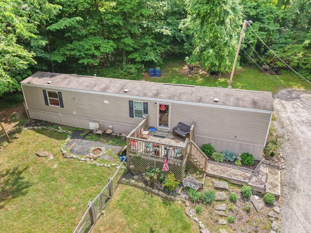 215 Lakeview Avenue Burnside KY 42519