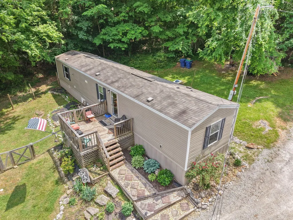 215 Lakeview Avenue Burnside KY 42519