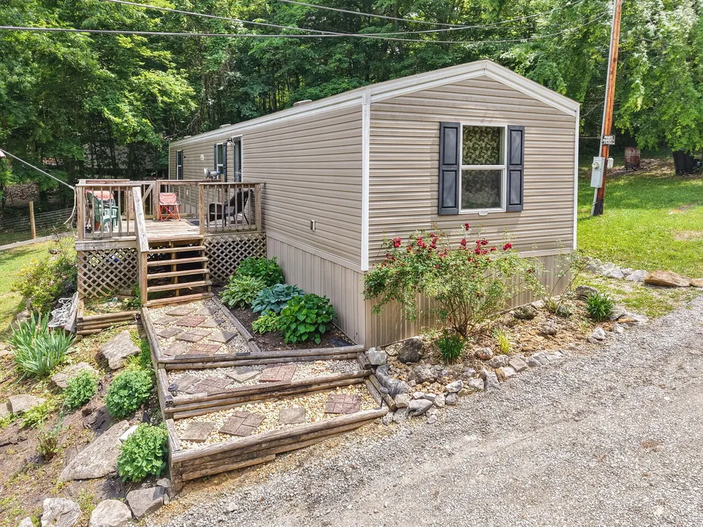 215 Lakeview Avenue Burnside KY 42519