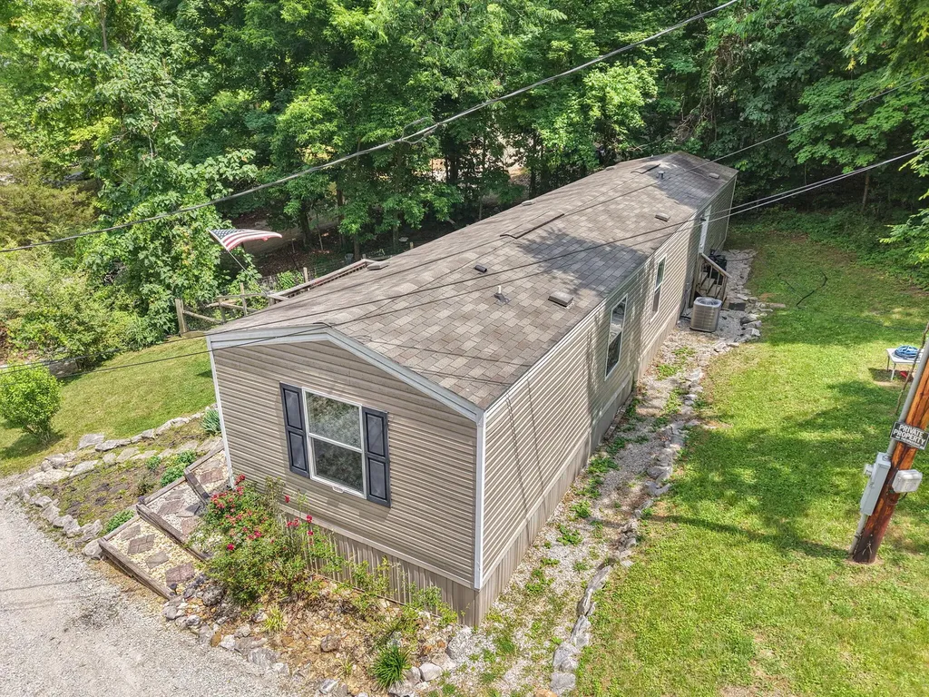 215 Lakeview Avenue Burnside KY 42519