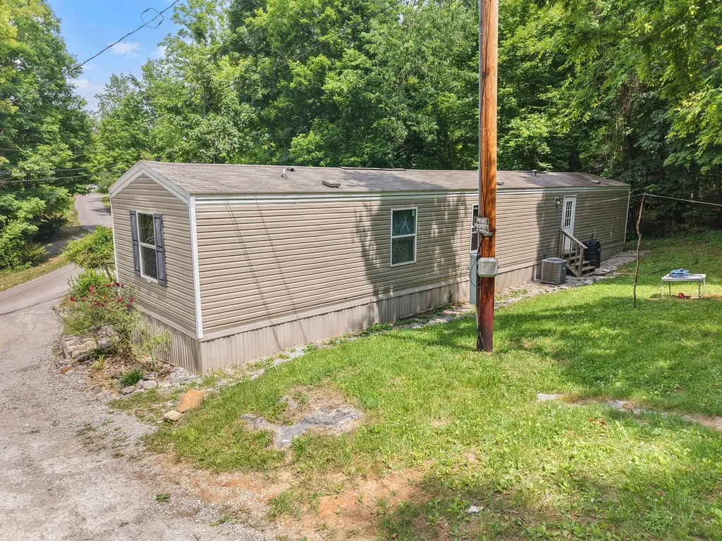 215 Lakeview Avenue Burnside KY 42519